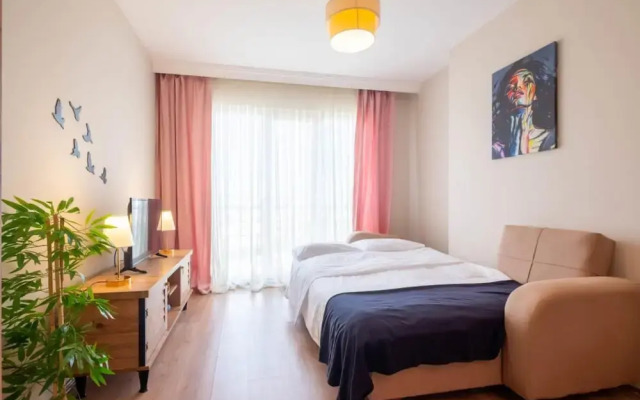 Stylish Studio Flat With City View in Atasehir