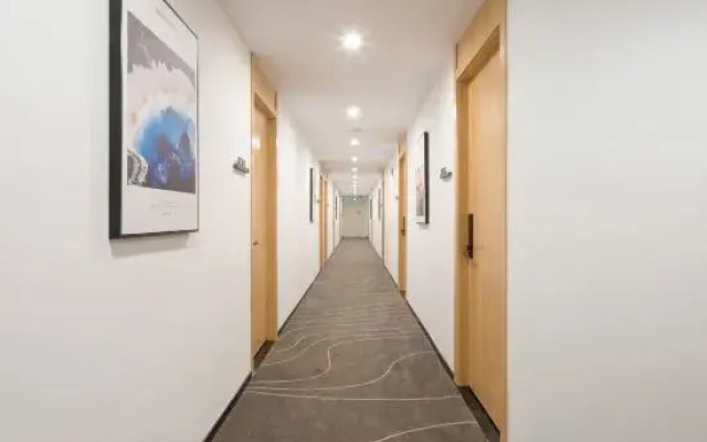 Youmi Hotel • Good Youth (Sports Center)