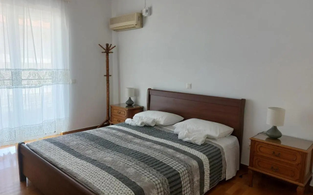Sea view,big and comfortable appartment in Voula