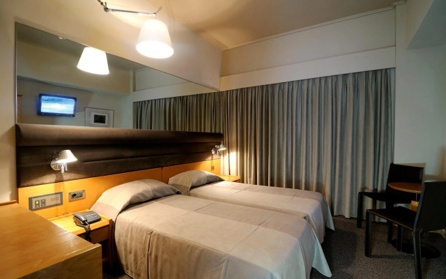 Maniatis Hotel