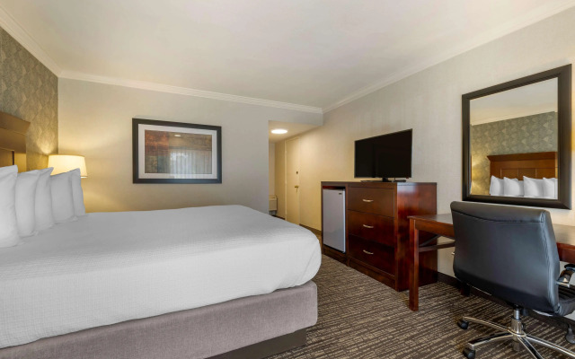 Best Western Plus Carriage Inn