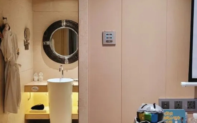 Real Madrid Yachts Holiday Hotel