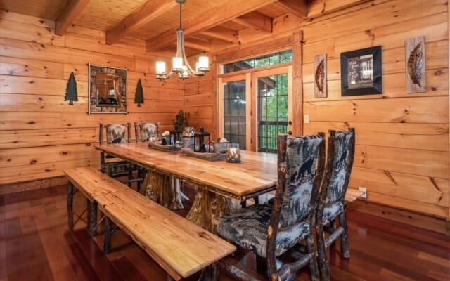 Grand Mountain Getaway 8 Bedroom Home by Redawning