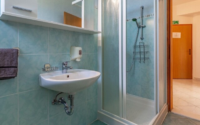 Classy Apartment in Banjole near Beach & Pula City
