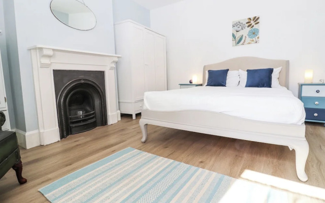 Goldhurst Apartment