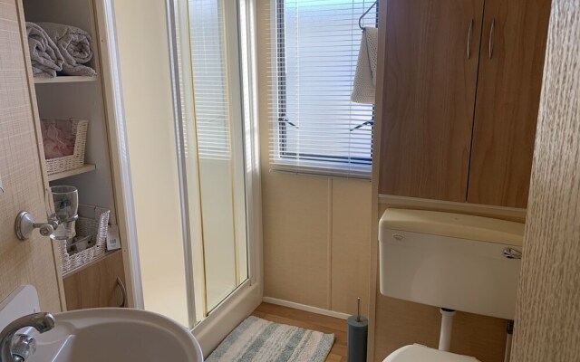 Lovely 2 Bed Chalet in Clacton-on-sea