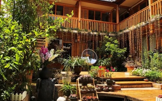 Floral Hotel · Dream Lijiang Inn Lijiang