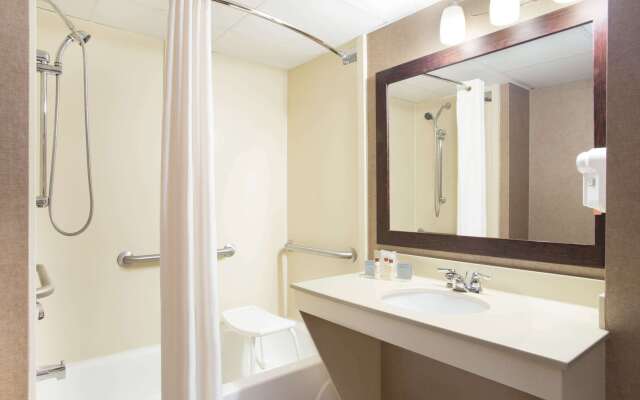 Wingate by Wyndham Raleigh South / Garner