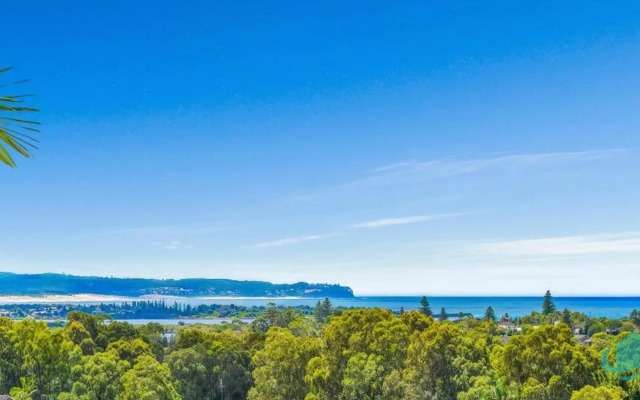 Splendour Hideaway - Luxury pool at Caves Beach