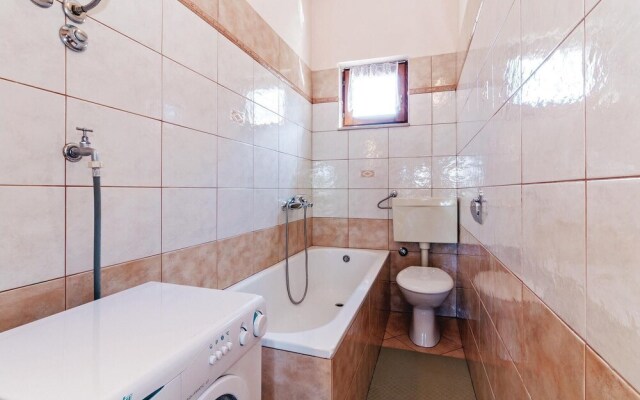 Stunning Apartment in Rovanjska With 3 Bedrooms and Wifi