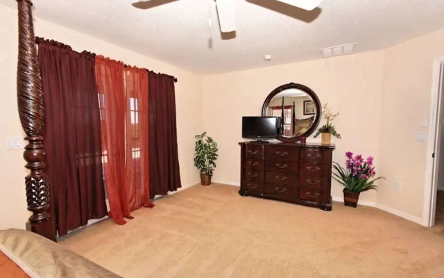 5 BR Home Kitchen Sleeps 10