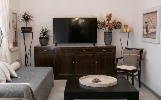 white house apollon naxos