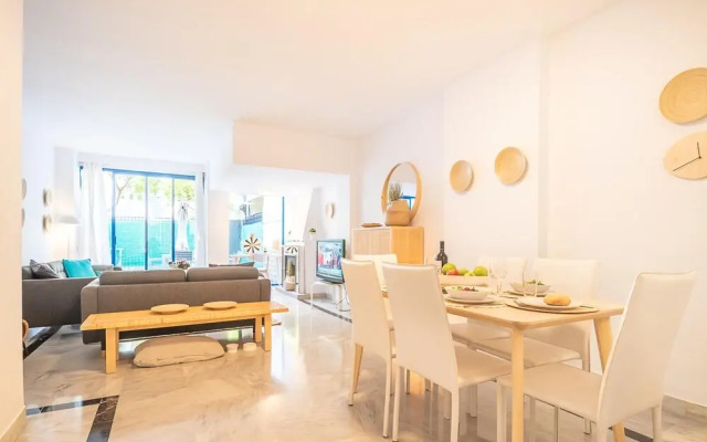 Marbella Pool House Gf44 On Sea Shore