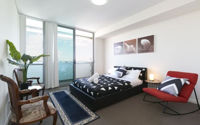 Penthouse near Airport & CBD