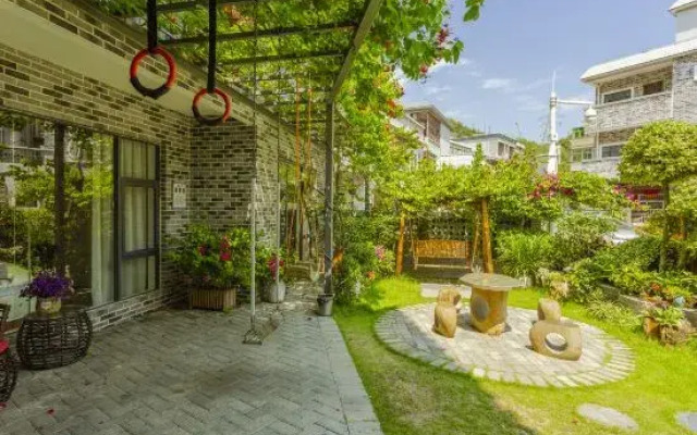 Shenzhen Hua Zhu Xiao Yuan HomestaShenzhen Sha Yu Yong Hua Zhu Xiao Yuan Homesta