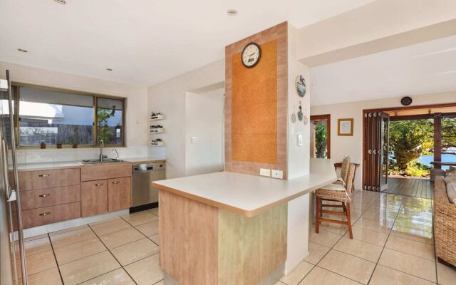 Schman55-Waterfront, Resort-Style Entertainer