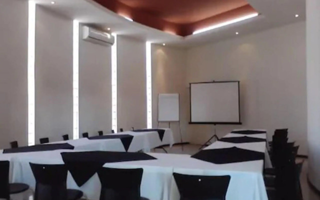 American Inn Hotel & Suites Delicias