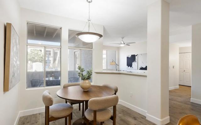 Solace - Community Pool & Gym -walk to Restaurants