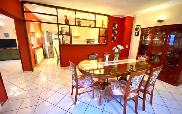 House Erra -family Frendly House