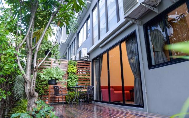 The Pad Silom Convent Serviced Apartment