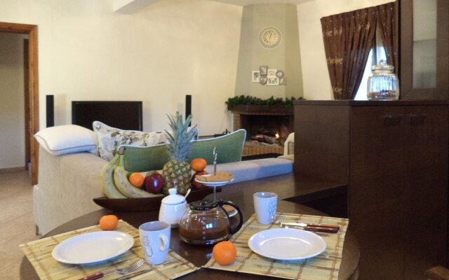 Rural Spacious Villa with Pool at Central Crete