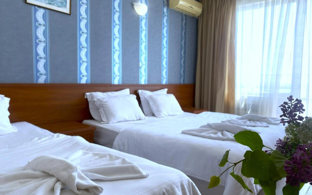 Lotos Hotel