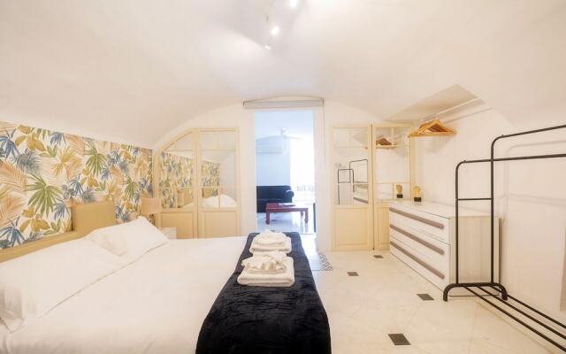 Caden Splace - Dbalconycollection at Piazza Navona