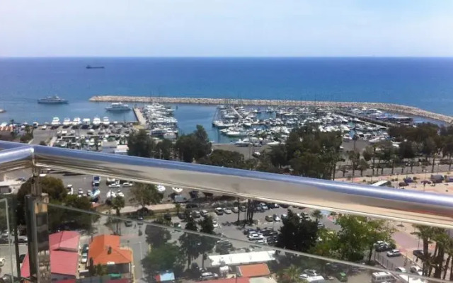 Seaview Penthouse 3B