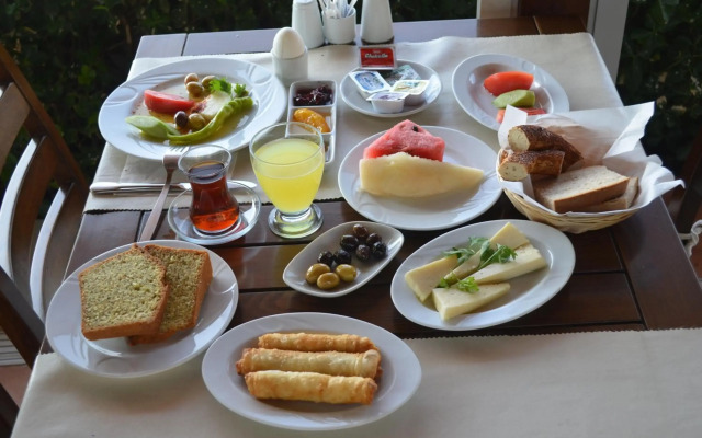 Cunda Hotel Ezer