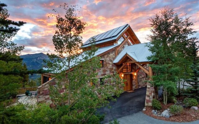 Rubywood - Private Home by RedAwning