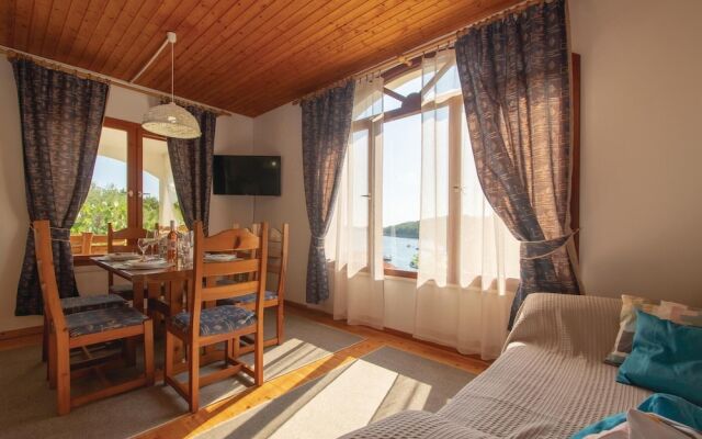 Amazing Home in Grscica With 2 Bedrooms and Wifi