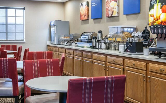 Holiday Inn Express And Suites Napoleon