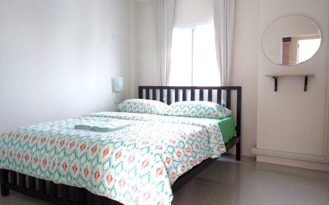 Rama 9 Kamin Bird Hostel