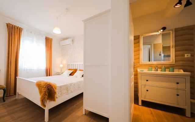 Villa in Pridraga With Pool and Five Person