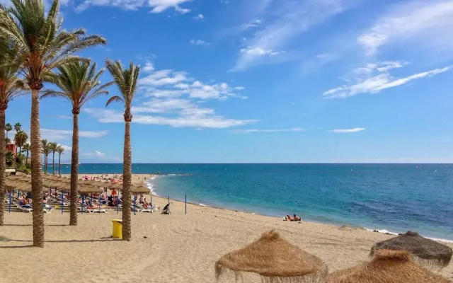 4 Bedroom 6 Guests Apartment 60m From Beach