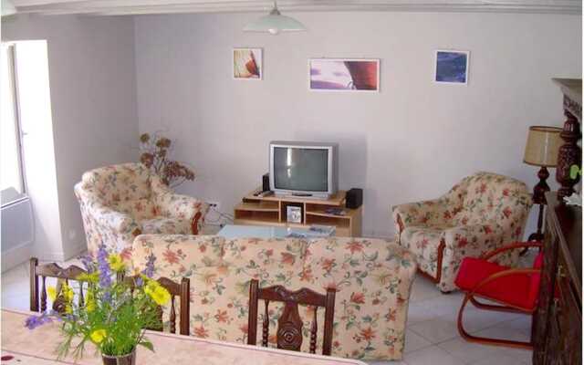 House With 3 Bedrooms in Vic-fezensac, With Wifi - 146 km From the Slo