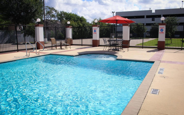 Candlewood Suites Houston Westchase/ Westheimer. by IHG