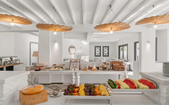 Mr & Mrs White Tinos