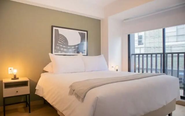 w Elegant 2BR w/ Great Balcony in Miraflores