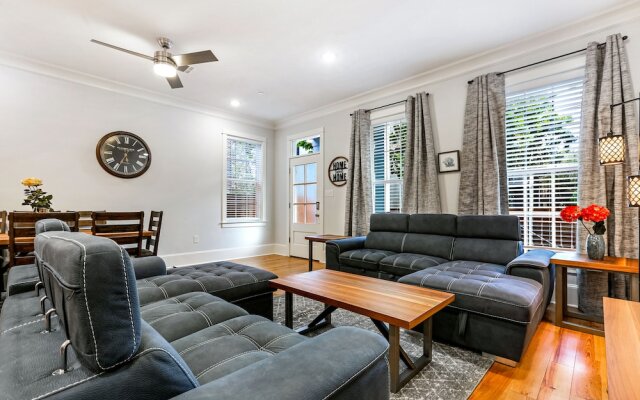 Chic Urban Retreat with Pool Steps to Bourbon St