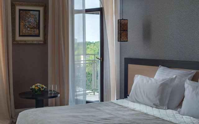 Ark Palace Hotel