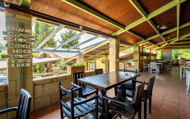 Residence con piscina a Guardistallo