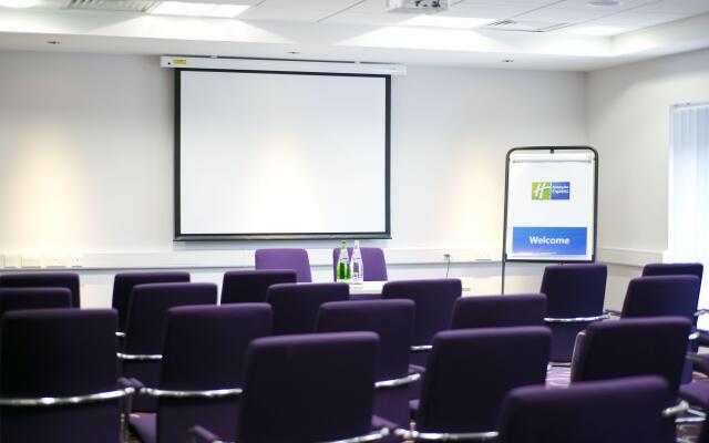 Holiday Inn Express Dunstable by IHG