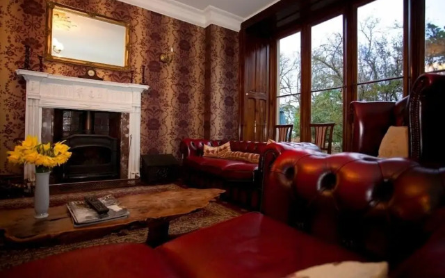 Parc Le Breos House