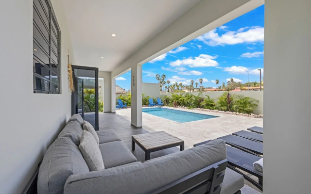 Villa Jasmijn  with private pool, at Mambo Beach