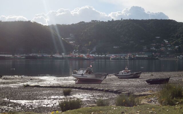 Punta Piedras Lodge & Marina