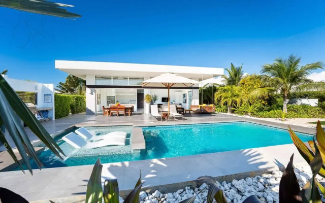 Family Oceanside Vacation Villa Hotel Amenities v8