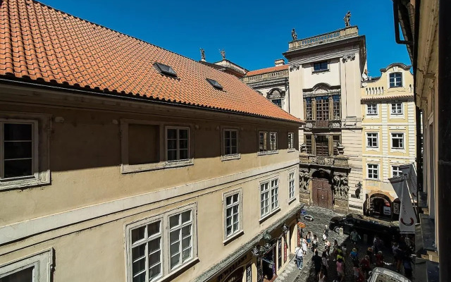 Unique Apt 250m from the Charles Bridge