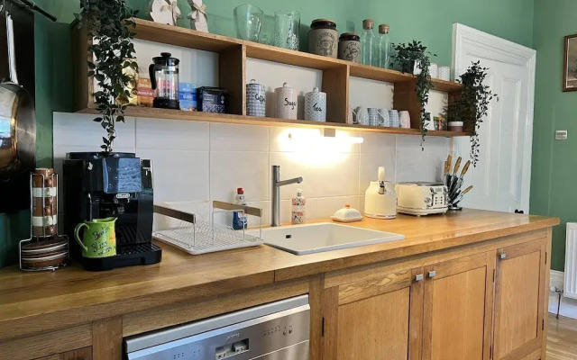 Buxton Bliss - Spacious 5 Bedroom House