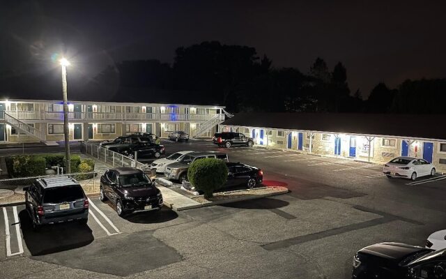 Red Carpet Inn